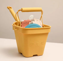 Load image into Gallery viewer, Booboo Proof Play - Beach Bucket (7202172895266)
