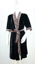 Load image into Gallery viewer, SleepyHead - Henley Velvet Kimono Robe (4549470126114)
