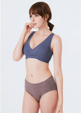 Load image into Gallery viewer, Mamaway - Ultra Silky Crossover Sleeping &amp; Nursing Bra (6877168795682)
